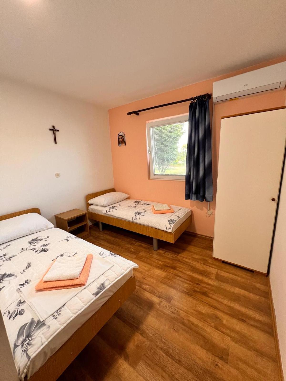 Casa Del Pellegrino M&A - Ostojici Otel Međugorje Dış mekan fotoğraf